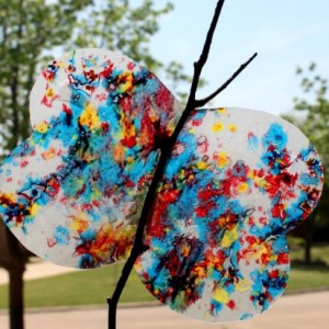 Toddler Art Tuesdays: Butterfly Suncatchers (and Suncatcher Roundup)