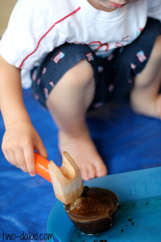 Dirt and worms coffee gelatin sensory play at Twodaloo