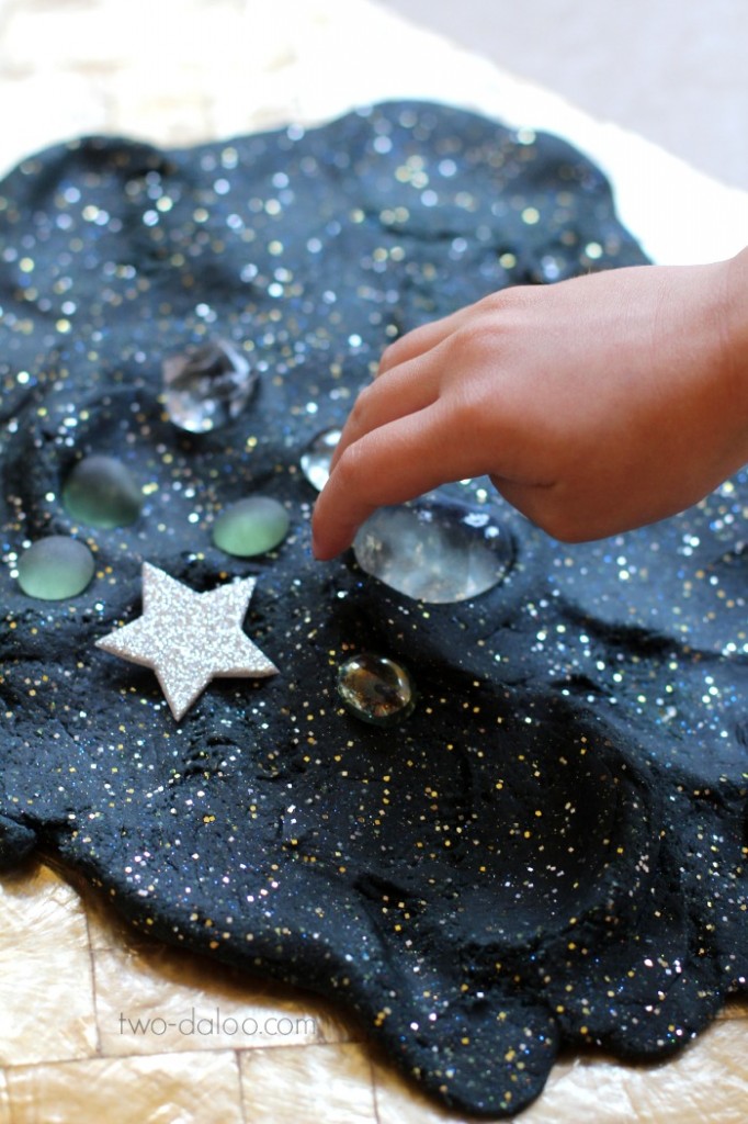 Stretchy Night Sky Playdough and Loose Parts