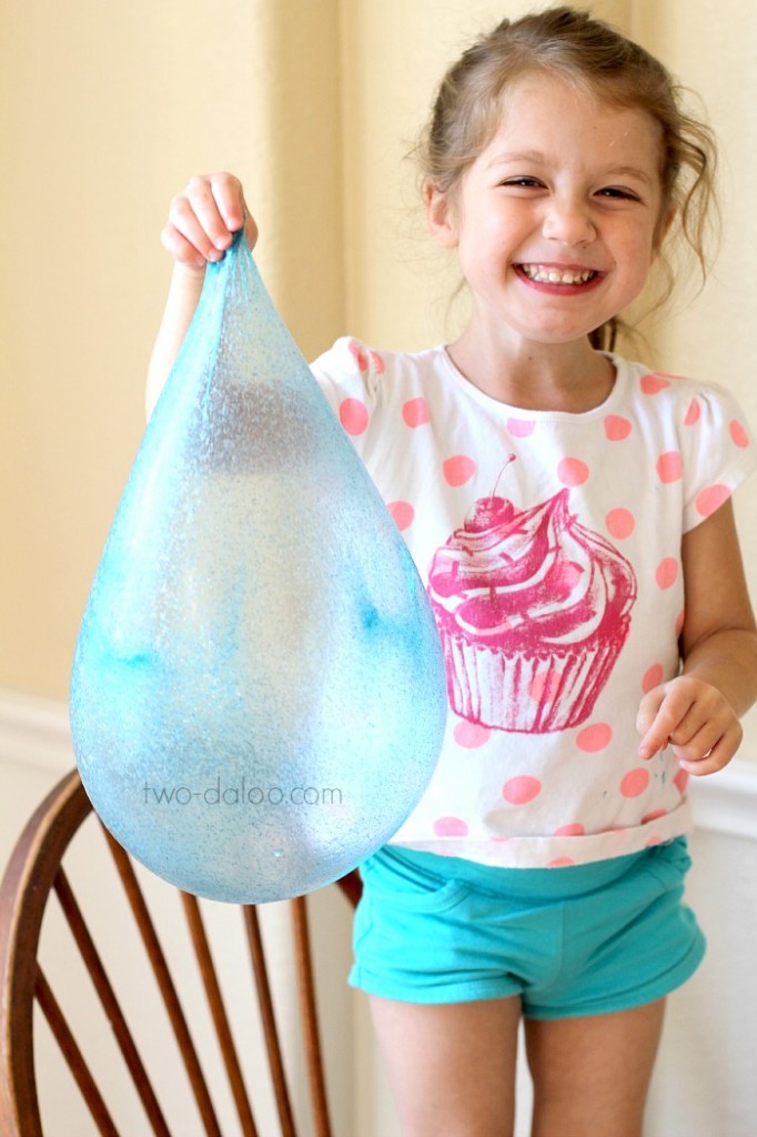 Giant Reusable Bubbles from Twodaloo
